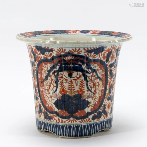 CHINESE IMARI PATTERN PORCELAIN PLANTER