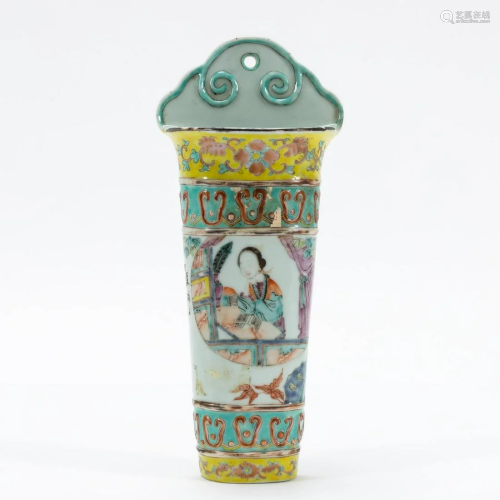 CHINESE FAMILLE ROSE FIGURAL PORCELAIN WALL POCKET
