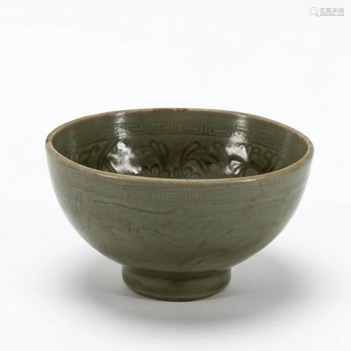 CHINESE CELADON INCISED CERAMIC BOWL