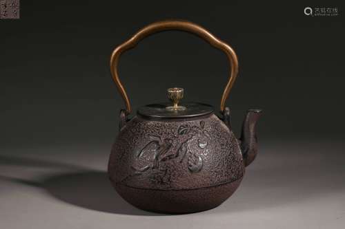 Iron Pot With Loop-Handle