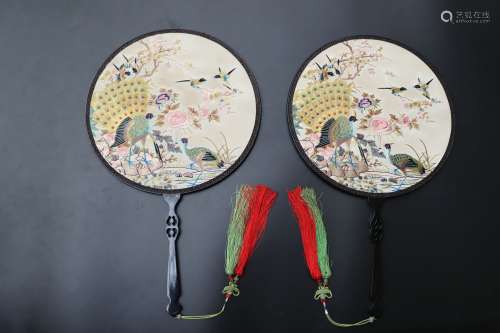 Two Embroidered Peacock Rounded Fans - Qing Dyn. Daoguang Pe...