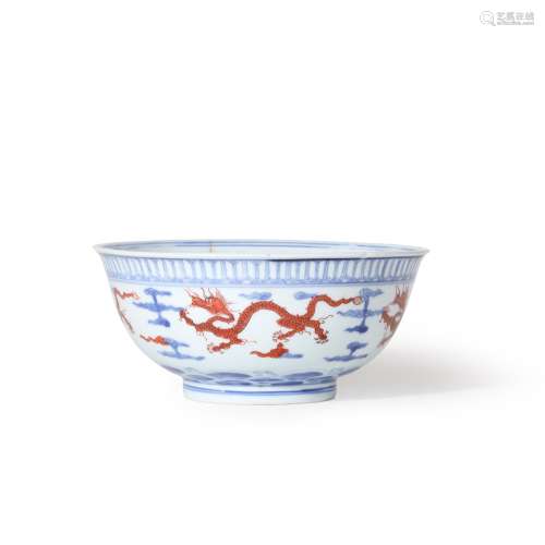 清雍正 青花矾红彩云龙海水纹碗