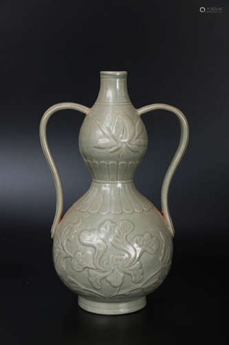 A Longquan Kiln Flower Pattern Porcelain Pot