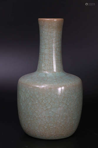 A Ru Kiln Porcelain Vase