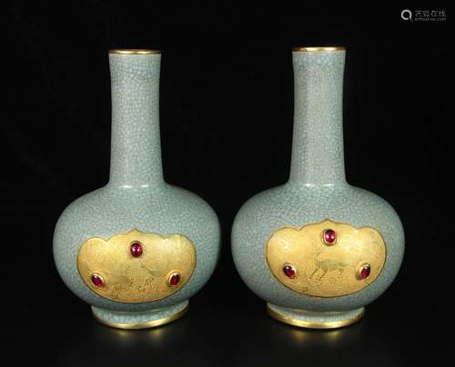 A Pair Of Ge Kiln Inlaid Gold Porcelain Vase