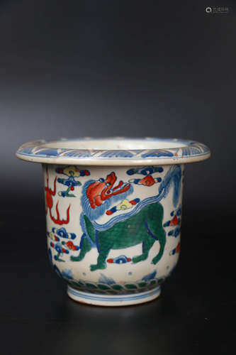 A Ducai Kirin Pattern Porcelain Flower Pot