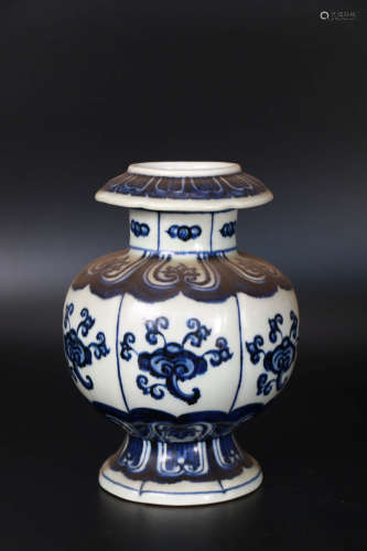 A Blue And White Flower Pattern Porcelain Zun