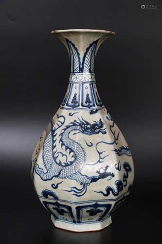 A Blue And White Cloud Draon Pattern Porelain Spring Bottle