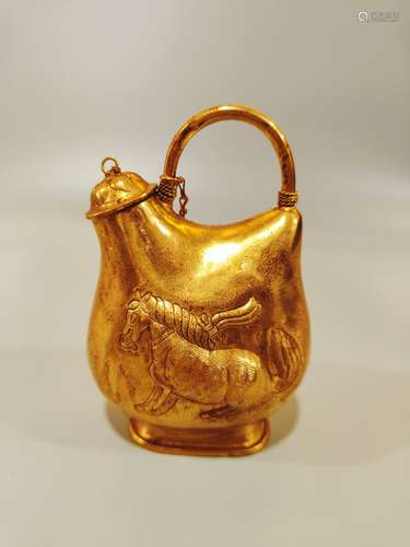 A Gilt Horse Head Pot