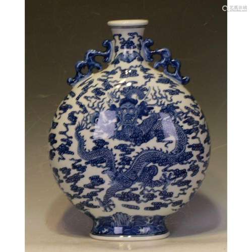 Chinese blue and white vase