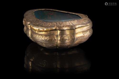 A 19th-century chiselled gilded copper snuffbox (cm 7,3x3x6)...