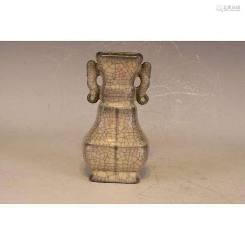 Chinese double hands vase