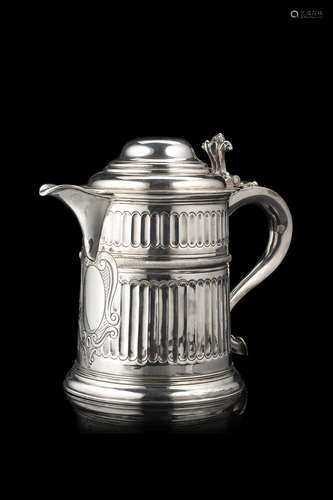 Silver tankard decorated with a medallion. Sheffield hallmar...