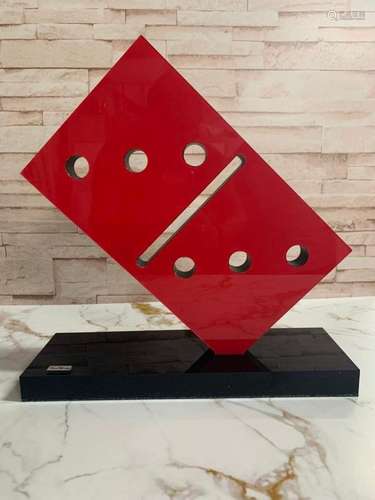 BrainRoy (né en 1980) Sculpture Domino Red Finition verre ac...