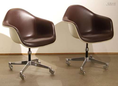 Fauteuils "PACC" par Charles et Ray EAMES ed. Herm...