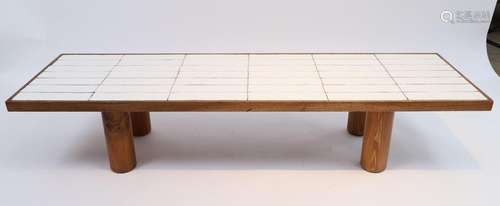 Table basse faience de Rogers Capron (1922-2006) En bois nat...