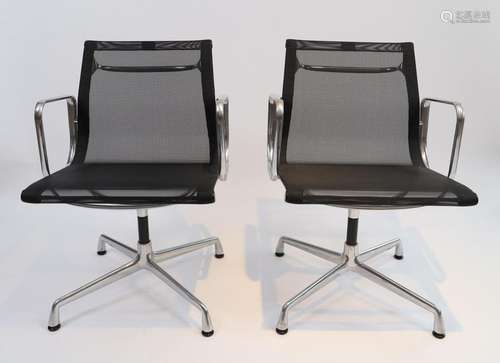 Aluminium chair EA108 de Charles et Ray Eames édition Vitra ...