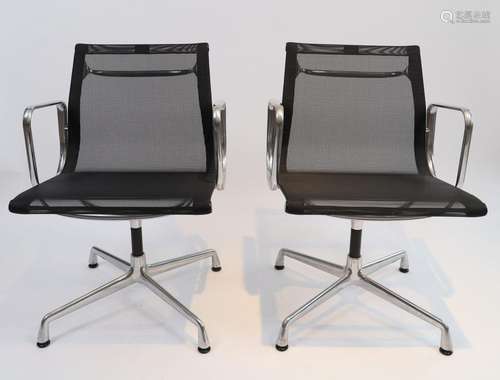 Aluminium chair EA108 de Charles et Ray Eames édition Vitra ...