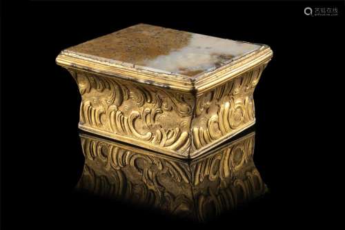 An 18th-century chiselled gilt metal box with agate cover (c...