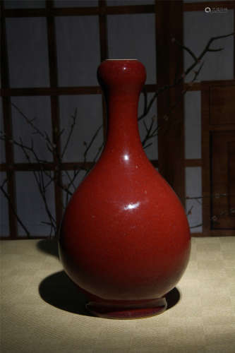 清 祭紅釉蒜頭瓶