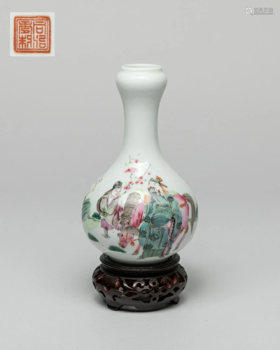 Chinese Famille Rose Porcelain Cabinet Vase