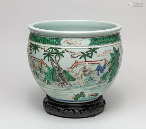 Large Chinese Famille Rose Porcelain Pot