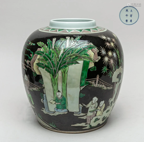 Large Chinese Wuchait Porcelain Jar