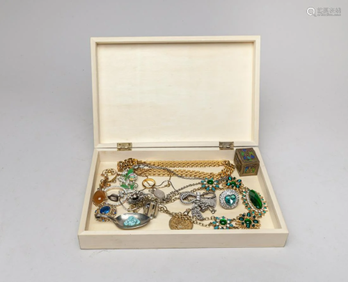 Collectible English Type Jewelries