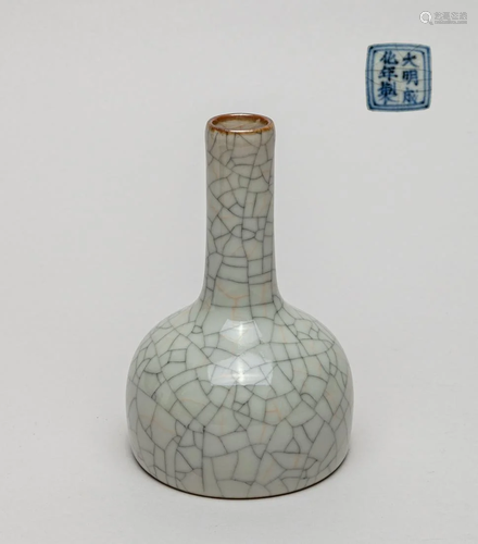 Chinese Ge Type Porcelain Cabinet Vase