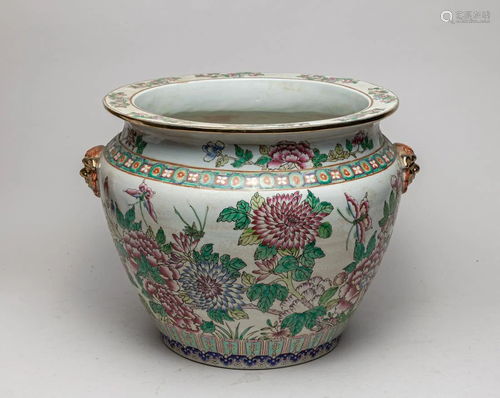 Large Chinese Famille Rose Porcelain Pot