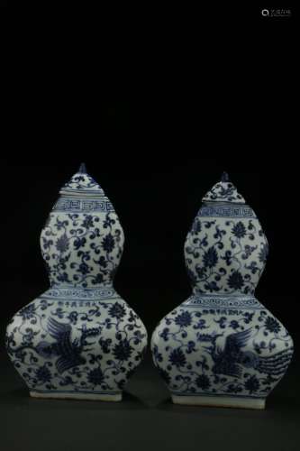 Blue-and-white Gourd-shaped Vase