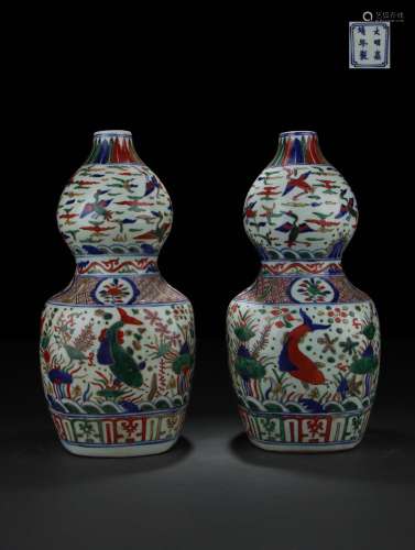A Pair of Multicolored Gourd-shaped Vases