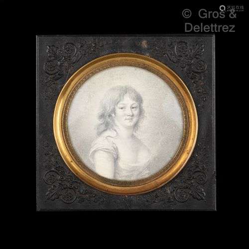 Miniature ronde au crayon figurant une jeune femme. Cadre en...