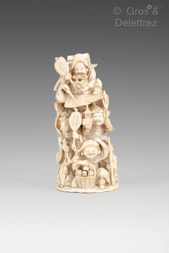 Okimono en ivoire, représentant les sept dieux du bonheur. J...
