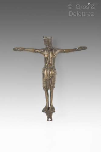Christ en bronze, fonte creuse, tête couronnée, bras à l’hor...