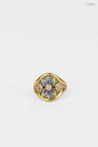 A modernist style ring in 18k. yellow gold, diamonds and pli...