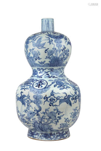 A 19th century Chinese double gourd vase from Qing dynasty