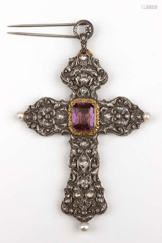 A reliquary pendant cross circa 1800. Chiselled gold, silver...