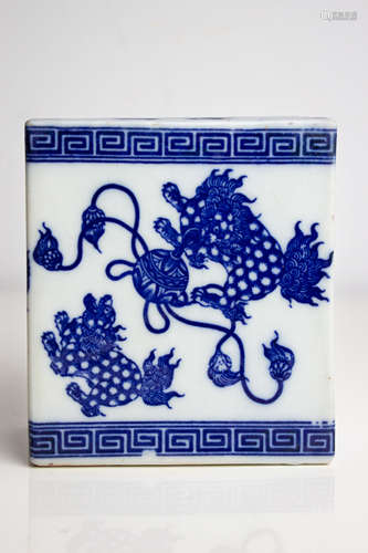 A 20th century Chinese porcelain pillow