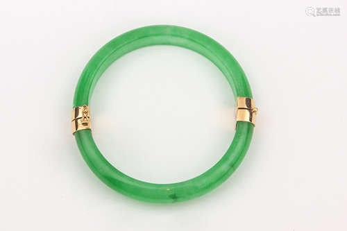 An 18k yellow gold and Imperial jade bangle