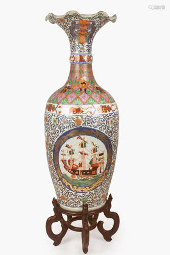 A 20th century Chinese porcelain vase for European trade