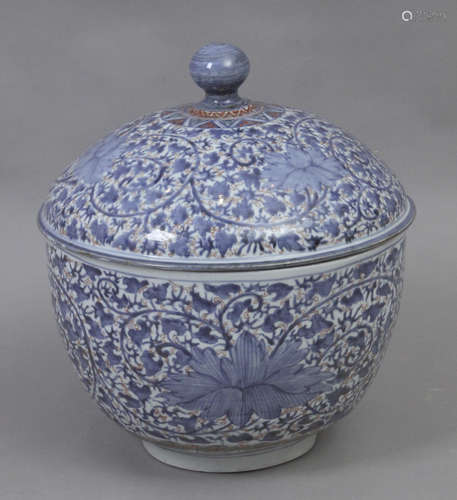 An 18th century big Chinese bowl and cover in blue and white...