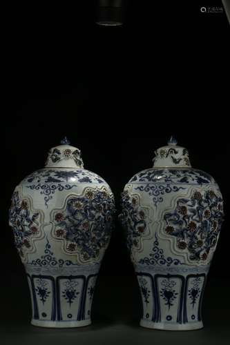 A Pair of  Blue-and-white Lidded Vases