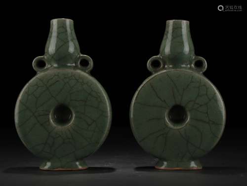 A Pair of Gourd-shaped Vases