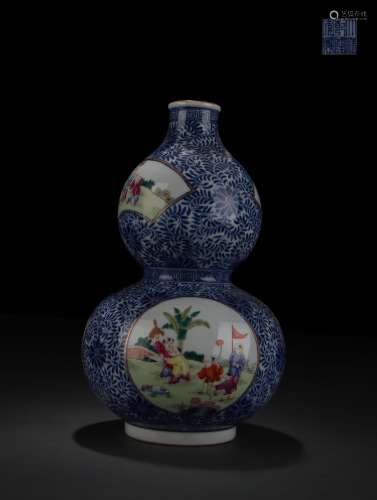 Blue-and-white Famille Rose Gourd-shaped Vase