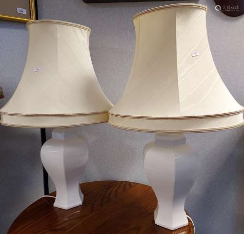 A Pair of contemporary white ceramic table lamps [working]