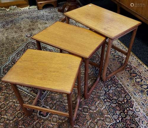 A Lot of two mid century nest of tables.