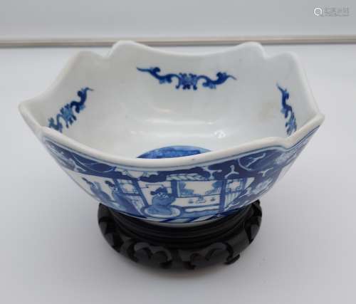 A 20TH CENTURY Chinese blue and white pattern bowl, signatur...