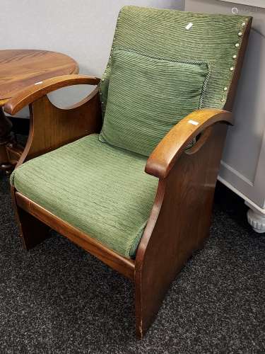 An Art Deco style lounge chair with arm rests.