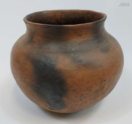 An African tribal clay pottery water urn. [31cm in height]